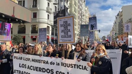 Télécharger la video: Letrados salen a la calle para exigir mejoras salariales: 