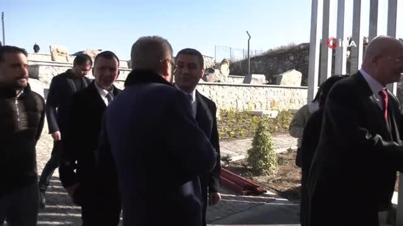 Gölbaşı Belediye Başkanı Ramazan Şimşek, Mevlüt Karakaya ile beraber Tulumtaş Mağarası'nı gezdi