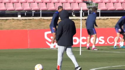 El Sevilla se prepara para el frío de Pamplona