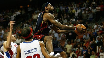 LeBron James acrobatic finishes in the Regular Season