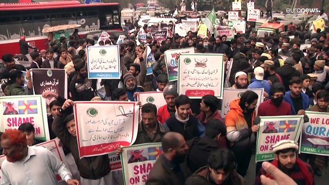 شاهد: مظاهرة في باكستان تنديداً بحرق المصحف في السويد