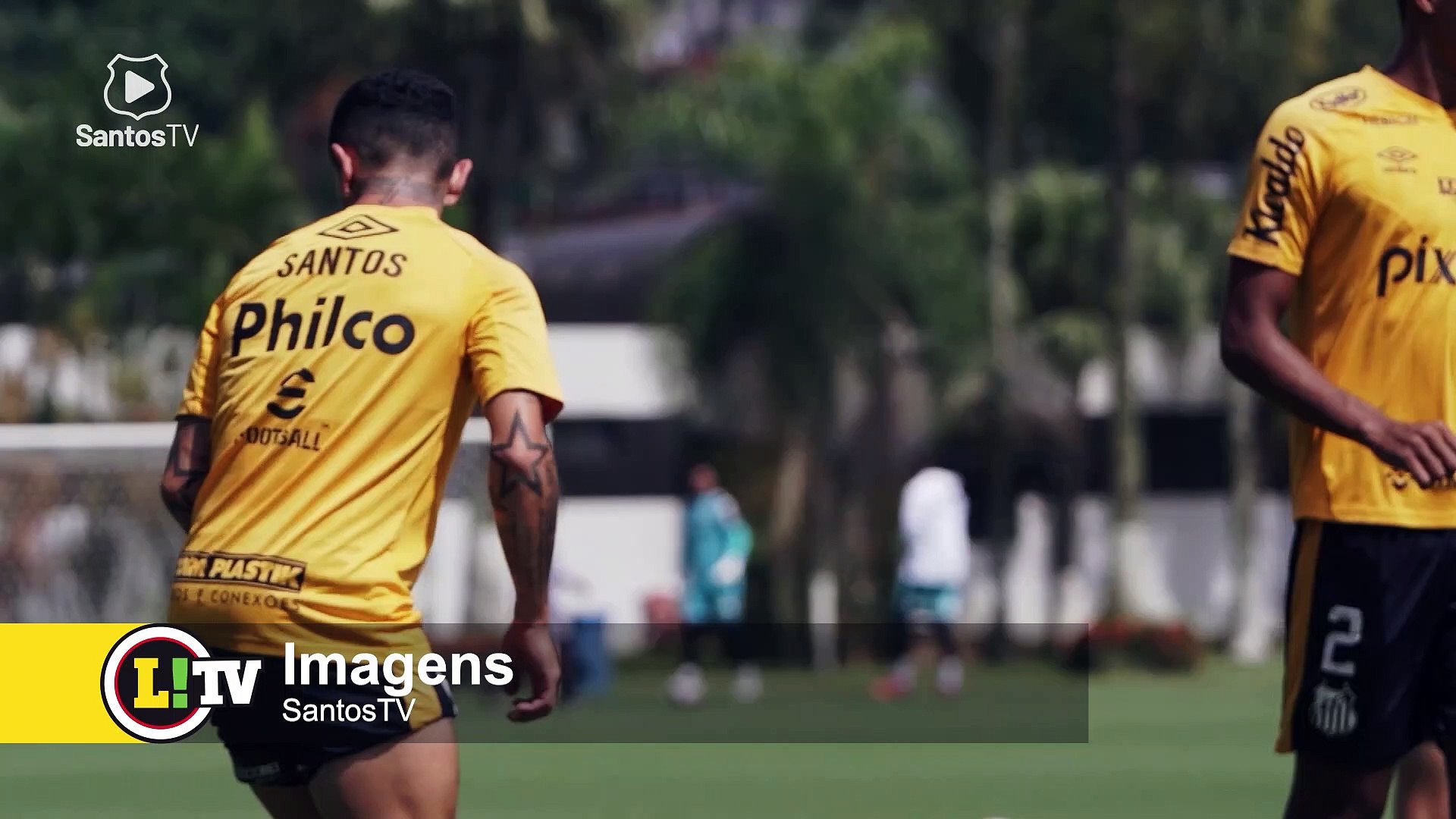 Perto de completar 100 jogos pelo Brasil, Neymar recebe homenagem