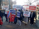 Sivil toplum kuruluşlarından İsveç Büyükelçiliği önünde protesto