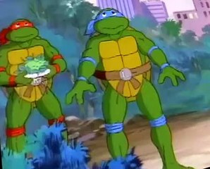 Descargar video: Teenage Mutant Ninja Turtles (1987) S02 E002 The Incredible Shrinking Turtles