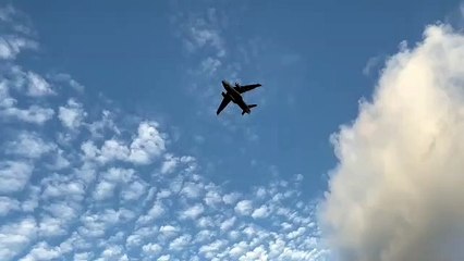 Mantimentos para atender as comunidades da Terra Indígena Yanomami estão chegando à região de Surucucu por meio de pequenas aeronaves