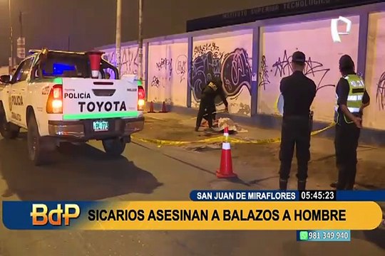 SJM: sicarios asesinan a hombre de varios disparos y toman fotografías de la escena del crimen