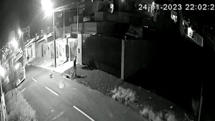Vídeo mostra confusão em que homem tenta esfaquear vizinho no Florais do Paraná