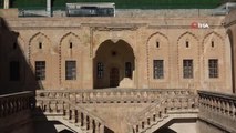 Kadim şehir Mardin'in tarihi taş yapıları mimarisiyle dikkat çekiyor
