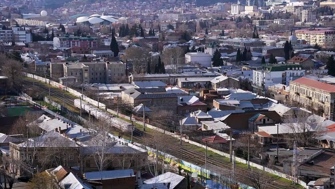 Train in the town 1