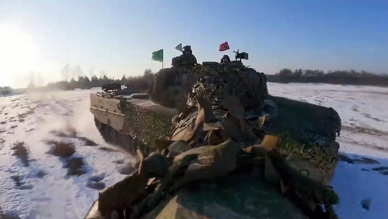 Selenskyj will mehr als 'zehn oder 15 Panzer'