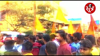 एमपी में बजरंग दल का पठान विरोध, इंदौर-ग्वालियर में शो रद्द करने की मांग; भोपाल में पोस्टर फाड़े