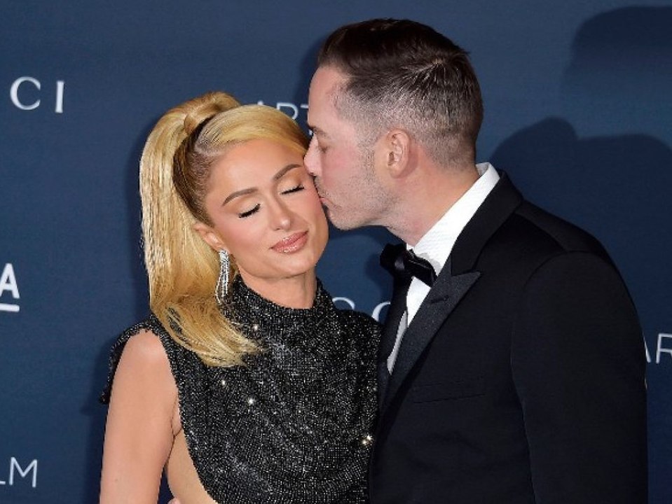 Per Leihmutter: Paris Hilton hat einen kleinen Sohn