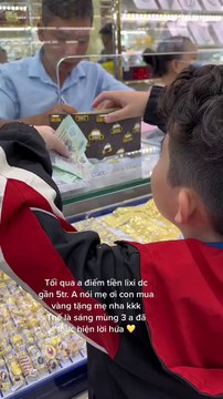 Con trai dành hết tiền lì xì thực hiện lời hứa mua nhẫn vàng tặng mẹ