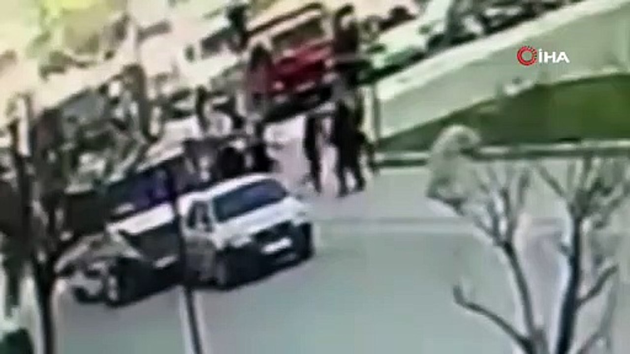 Bursa'da kaza sonrası kavga! Birbirlerine girdiler