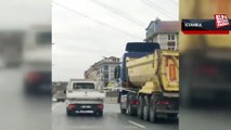 İstanbul'da kamyonetteki borular araçlara çarparak trafikte tehlike saçtı