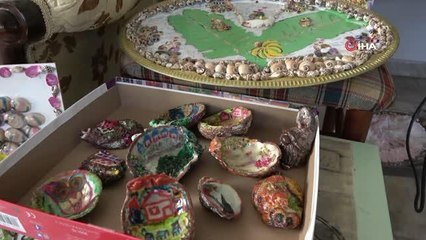 Emekli öğretmen evini sanat atölyesine çevirdi