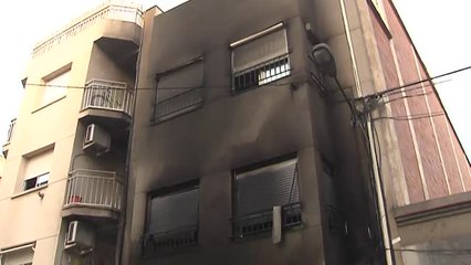 Evacúan a 13 personas por un incendio en taller en Badalona