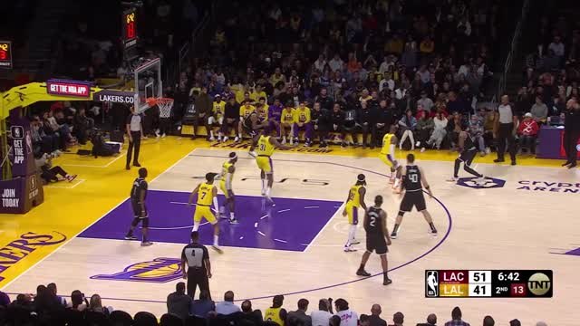 LeBron sets NBA record despite Clippers defeat