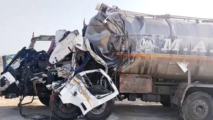 VIDEO : ग्रेनाइट से भरे खड़े ट्रेलर में पीछे से घुसा टैंकर, टैंकर चालक व खलासी की मौत