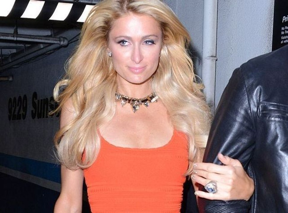 Paris Hilton et son mari Carter Reum ont accueilli leur premier enfant dans le plus grand des secrets : sexe du bébé, FIV et GPA... on vous livre...