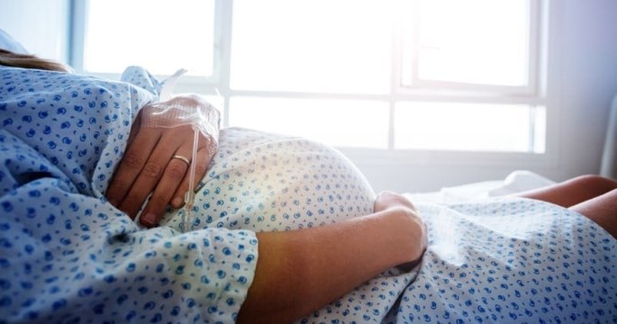 Ces deux sœurs accouchent le même jour, au même endroit, et donnent naissance à deux petits garçons