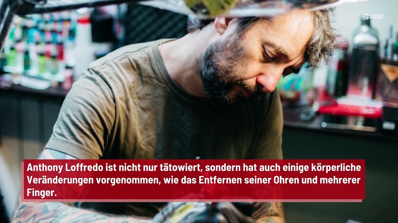 Mann mit Tattoos hat Restaurantverbot