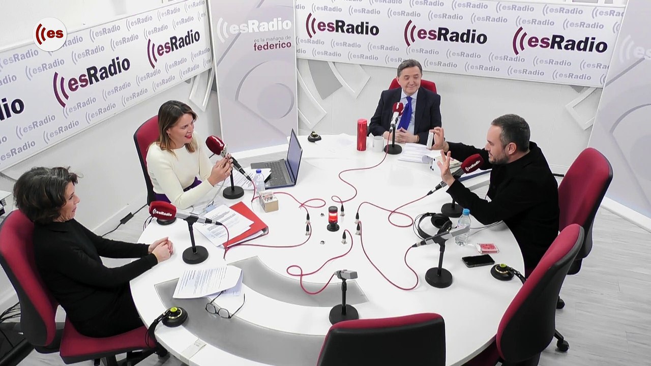 Blass realiza un truco de magia a Federico Jiménez Losantos, en