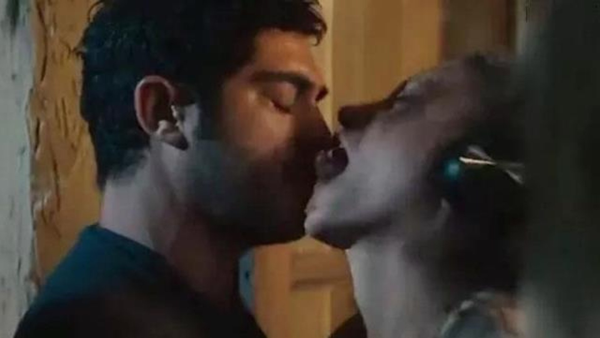 Serenay Sarıkaya ve Burak Deniz'in öpüşme sahnesi akıllara İbrahim Tatlıses  ve Hülya Avşar'ı getirdi - Dailymotion Video