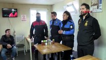 ÜSKÜDAR'DA POLİS EKİPLERİNDEN 'DOLANDIRICILIK' UYARISI