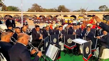 अमर जवान ज्योति पर पुलिस बैण्ड ने बजाया सारे जहां से अच्छा