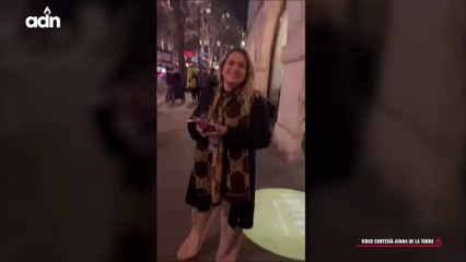 Activistas sorprenden a Humberto López y Lourdes Dávalos en restaurante en Londres.