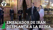 El 'desaire' del embajador iraní a la reina Letizia al no poder darle la mano
