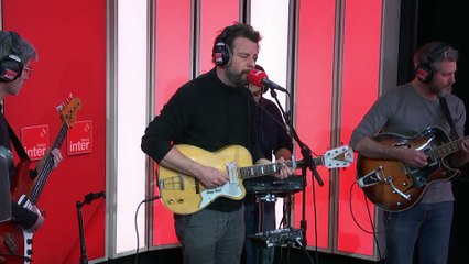 "Elle te kiffe" Alexis HK en live dans C'est encore nous !