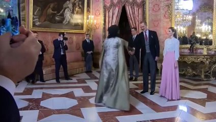 Download Video: El embajador de Irán no le da la mano a la Reina Letizia en el Palacio Real