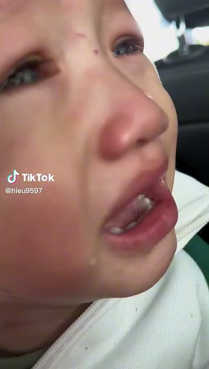 Con trai Hồ Tấn Tài khóc chia tay bố rời Bình Định tham gia CLB Công an Hà Nội