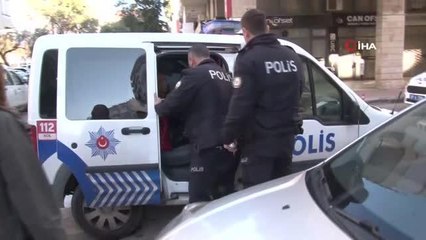 Rus kadın çıldırdı, ortalık savaş alanına döndü...Kahvedekiler ise okey oynamaya devam etti