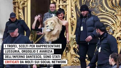 Perché la Peta difende la testa di leone indossata da Kylie Jenner