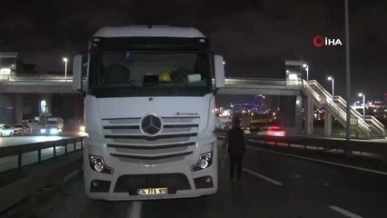 Beylikdüzü'nde tıra arkadan vuran kamyon sürücüsü, kazadan burnu bile kanamadan kurtuldu