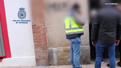 إسبانيا تعتقل شخصاً يشتبه ببعثه طرودا مفخخة إلى رئيس الوزراء وسفارة أوكرانيا بمدريد