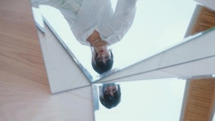 Emelie Hollow - No One's Ever Looked At Me Like That (Lyric Video)