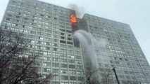 Incêndio em bloco de apartamentos causa um morto e 8 feridos em Chicago