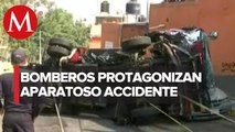 Tres bomberos resultaron lesionados tras volcadura de su unidad; CdMx