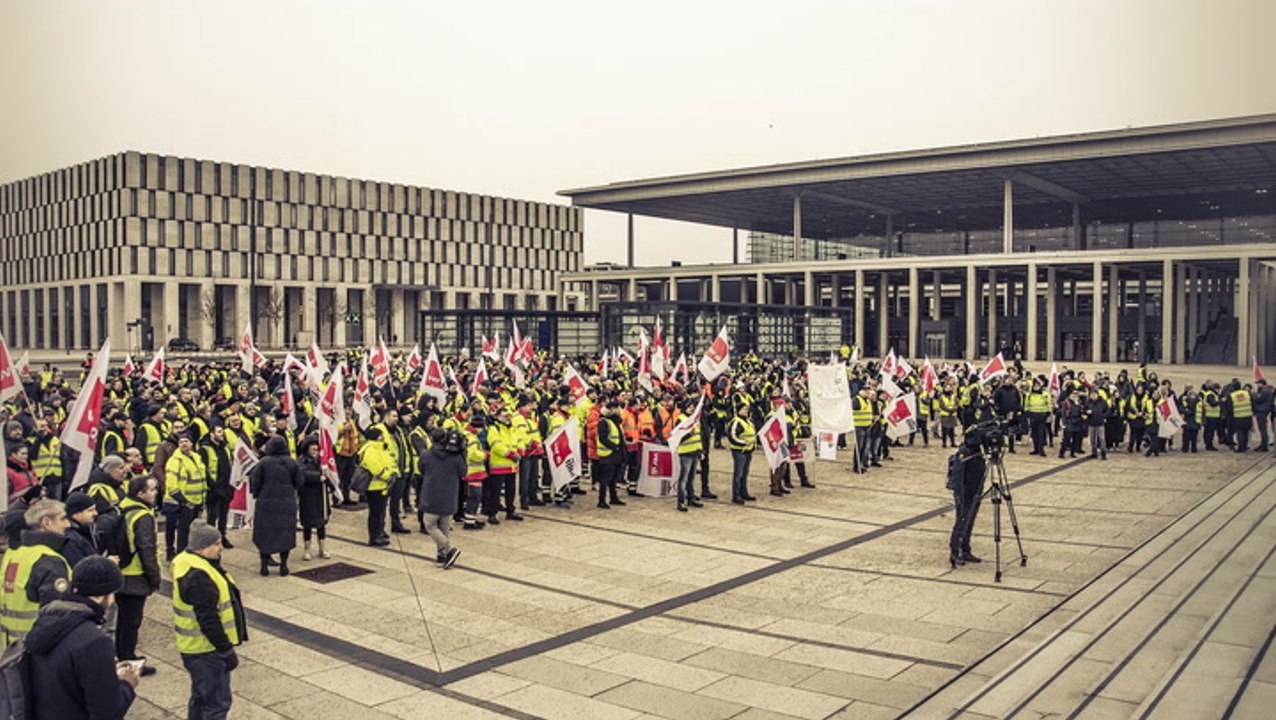 Warnstreik am Berliner Flughafen: Nichts fliegt mehr
