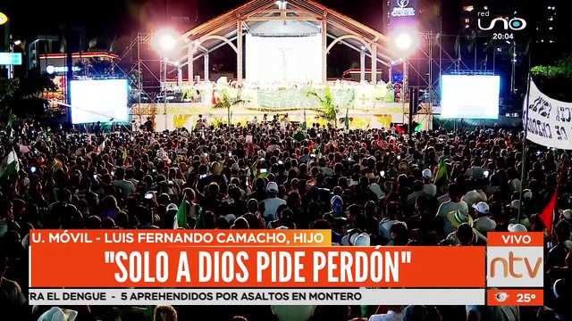 El hijo del Gobernador de Santa Cruz Luis Fernando Camacho lee la carta que escribió desde chonchocoro en el cabildo