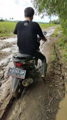 Kondisi jalan yang masih rusak belum ada pembangunan jalan