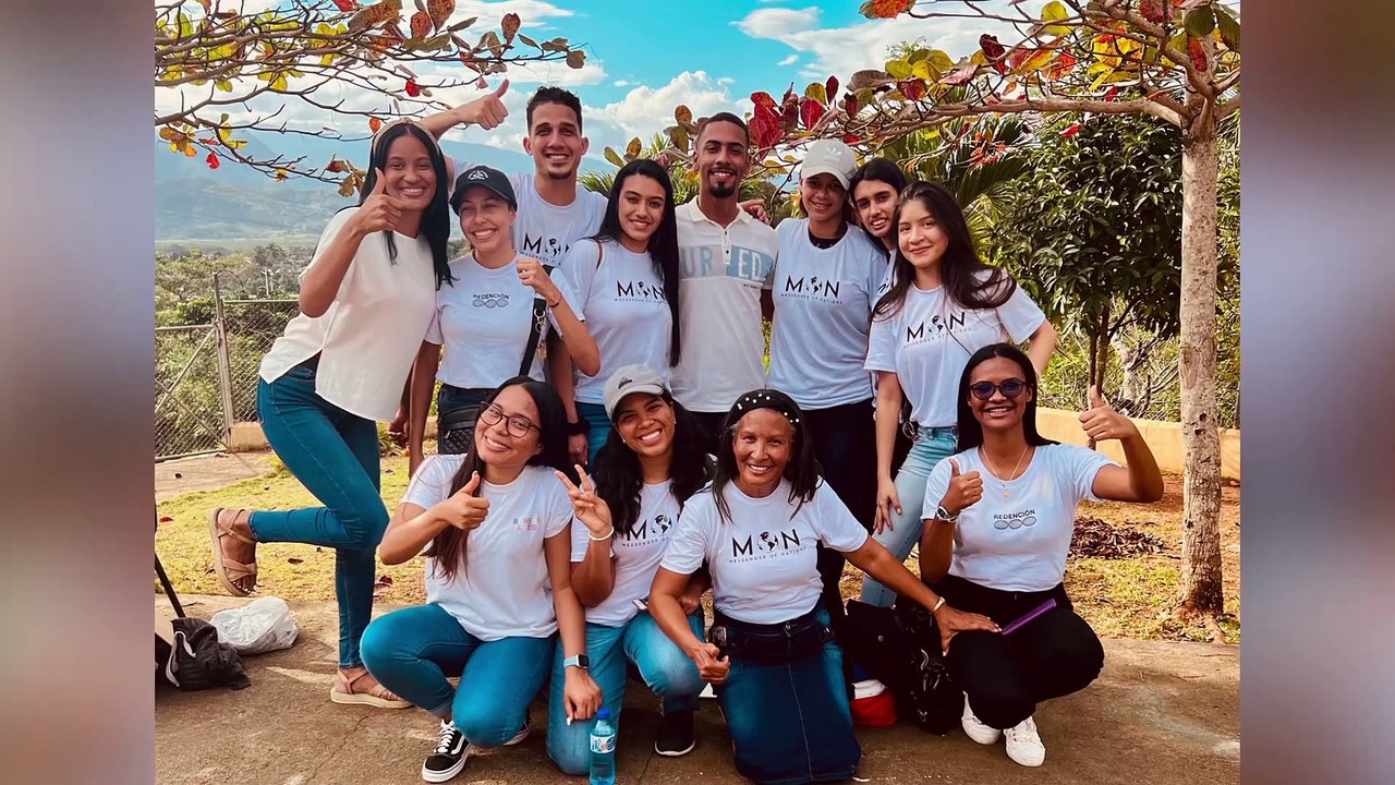 UN ABRAZO A LOS ANCIANOS Y ALEGRÍA PARA LOS NIÑOS LA MISIÓN DE AMOR DE UN GRUPO DE JÓVENES CON PROPÓSITO