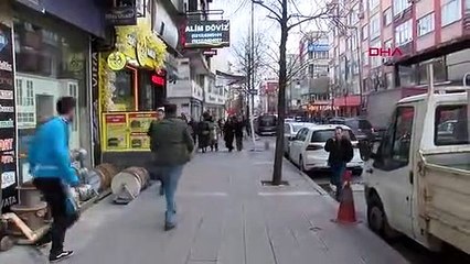 Karne alan liseliler cadde ortasında birbirine girdi