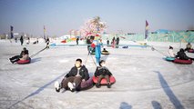Çin'in Tangshan Kentinde Düzenlenen Kış Karnavalı Tatilcilerin Akınına Uğradı