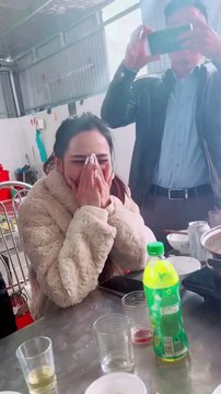 Cả nhà treo thưởng nóng cả 100 triệu giục cô con gái 30 tuổi lấy chồng