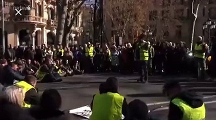 El líder de Élite Taxi insulta de la forma más cobarde a Ayuso en una protesta… ¡en Barcelona!